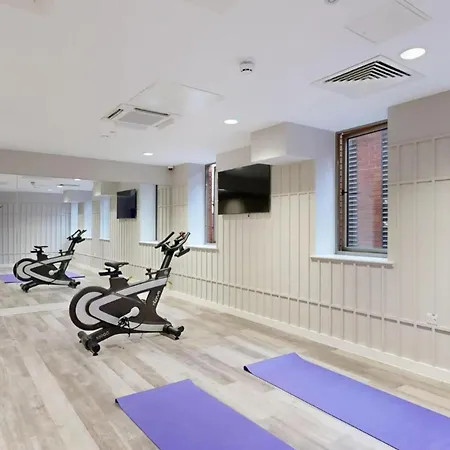 Bright & Spacious Mid-level At Briggate Apartman