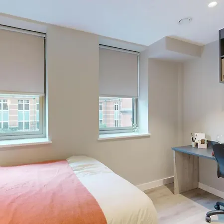 Bright & Spacious Mid-level At Briggate Leeds (West Yorkshire)