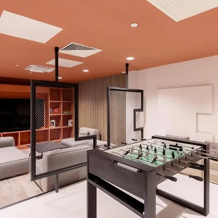 Bright & Spacious Mid-level At Briggate * Leeds