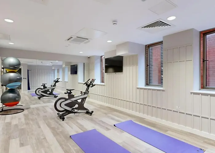 Bright & Spacious Mid-level At Briggate Apartment