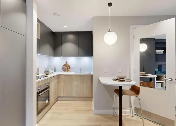 Apartment Bright & Spacious Mid-level At Briggate