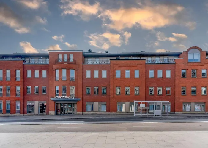 Apartment Bright & Spacious Mid-level At Briggate *