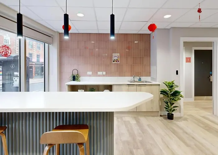 Apartment Bright & Spacious Mid-level At Briggate Leeds (West Yorkshire)