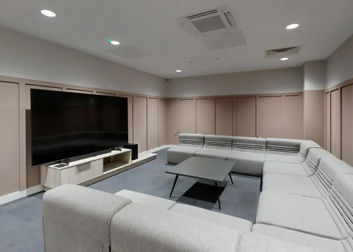 Apartment Bright & Spacious Mid-level At Briggate *