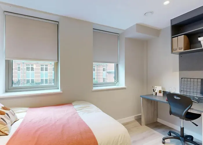 Bright & Spacious Mid-level At Briggate Leeds (West Yorkshire)