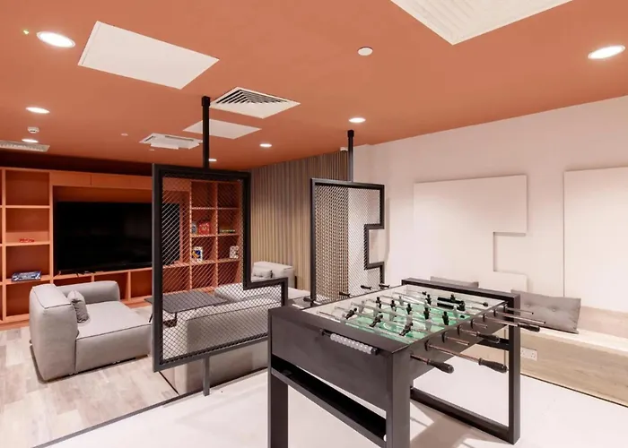 Bright & Spacious Mid-level At Briggate * Leeds (West Yorkshire)