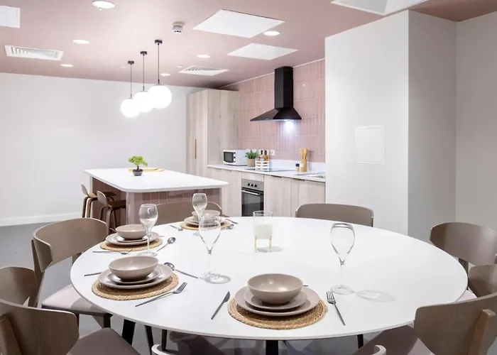 Apartment Bright & Spacious Mid-level At Briggate *