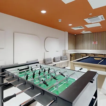 Bright & Spacious Mid-level At Briggate